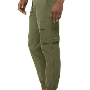 NEW Alo Yoga Men's Division Pant - Jungle Green, M